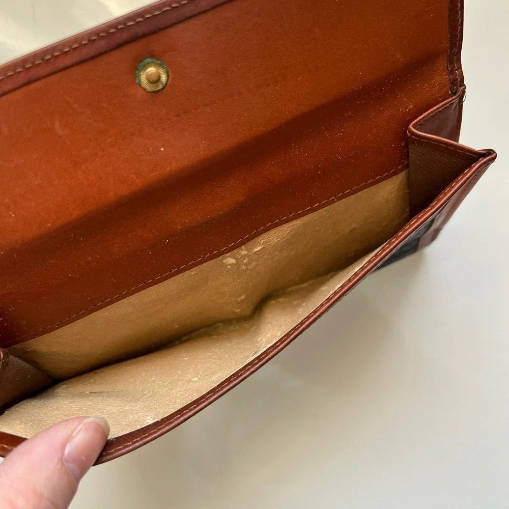 Dooney‎ & Bourke Black and Brown Textured Wallet